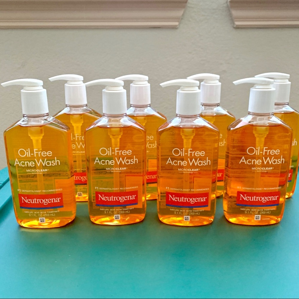 (8) BIG bottles Neutrogena Oil Free Acne Washes